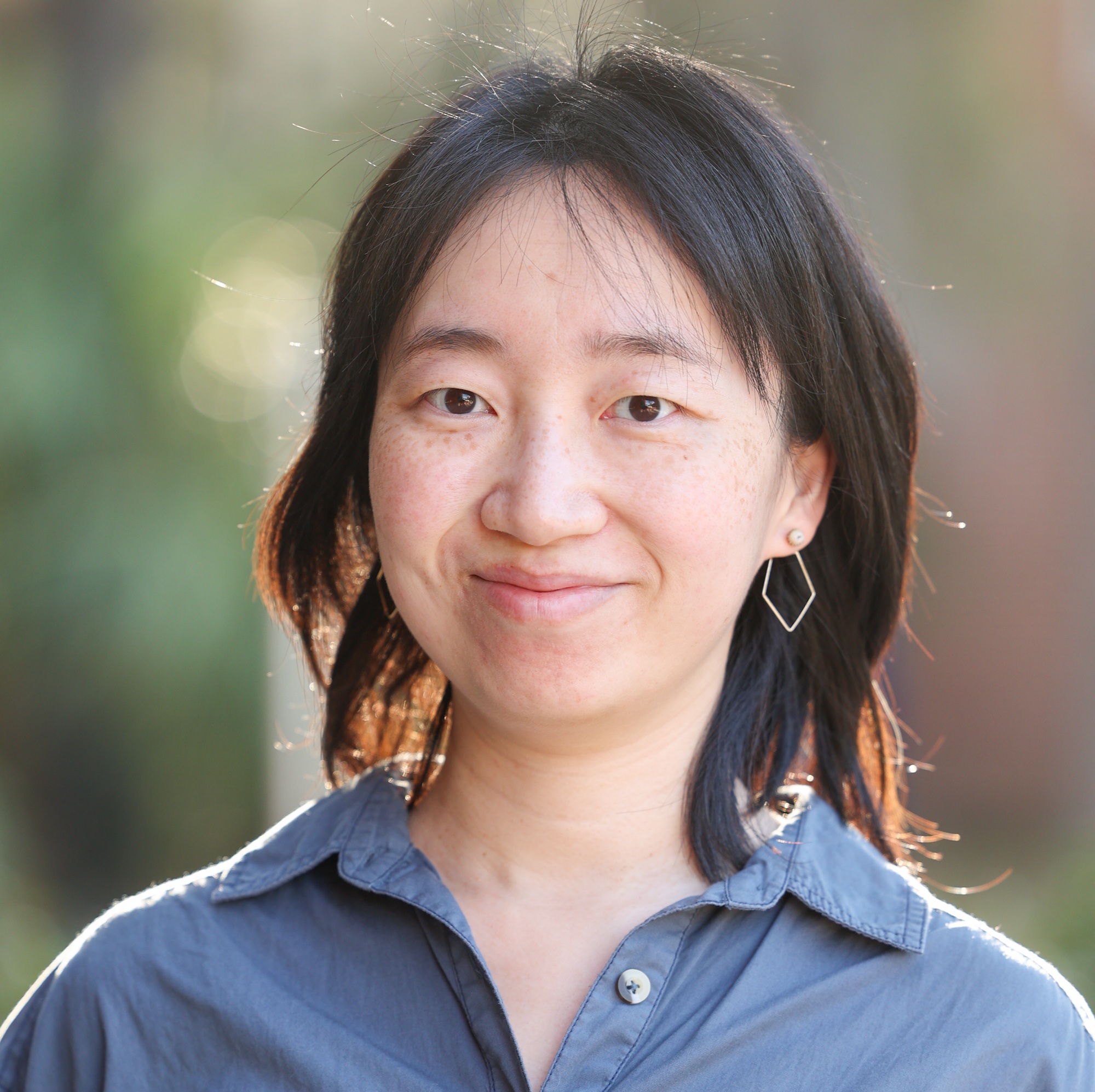 Flora Wang Headshot