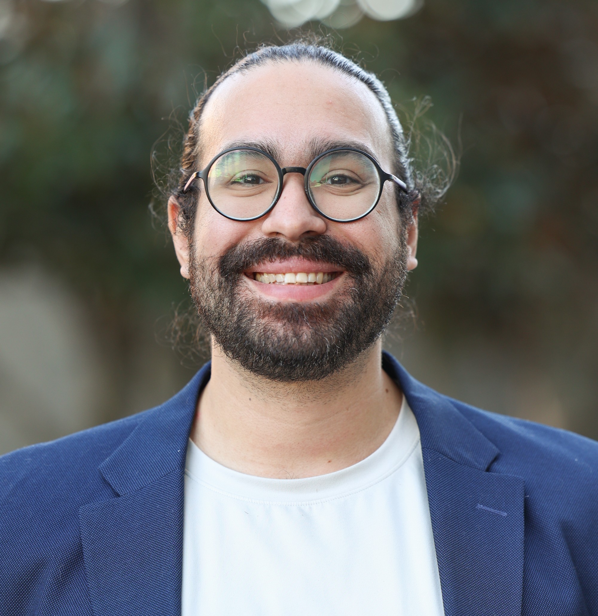 An icon of a person with stars indicating a missing headshot.